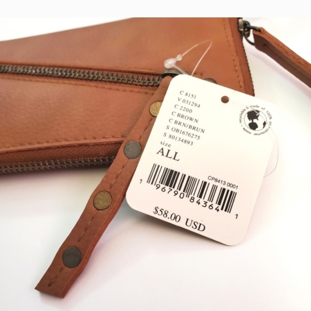Nwot, FREE PEOPLE Distressed Tan Vegan Leather Wallet/ Wristlet.. Final Price - Picture 9 of 10